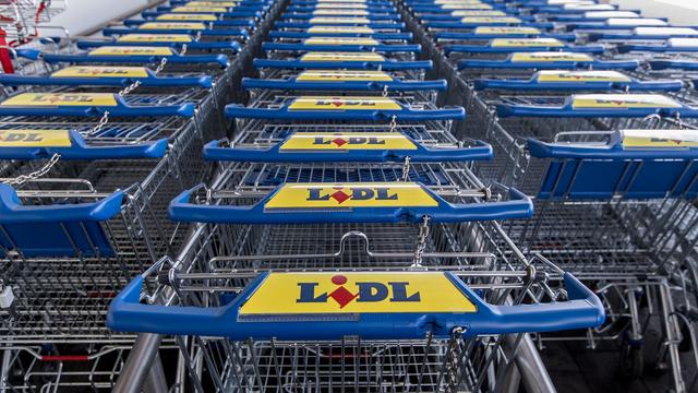 Consommation: les discounters Lidl et Aldi progressent. Migros et Coop restent les deux géants de la distribution en Suisse. [Keystone - Gaetan Bally]