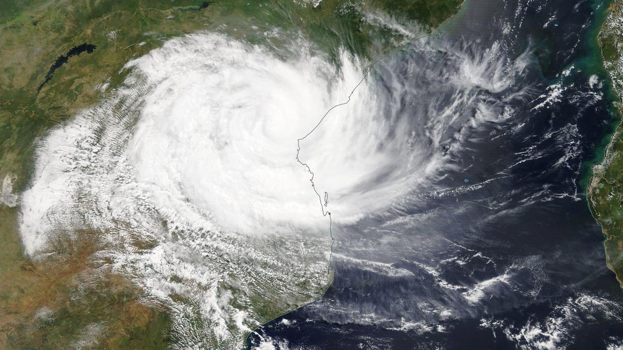 Les images satellite de la NASA montrent l'importance du cyclone Idai quand il a touché les côtes du Mozambique. [Keystone/EPA/NASA Worldview]