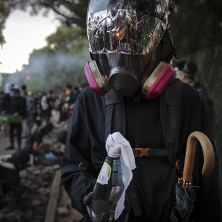 La loi "anti-masques" décidée en octobre à Hong Kong jugée anticonstitutionnelle. [AP-Keystone - Kin Cheung]