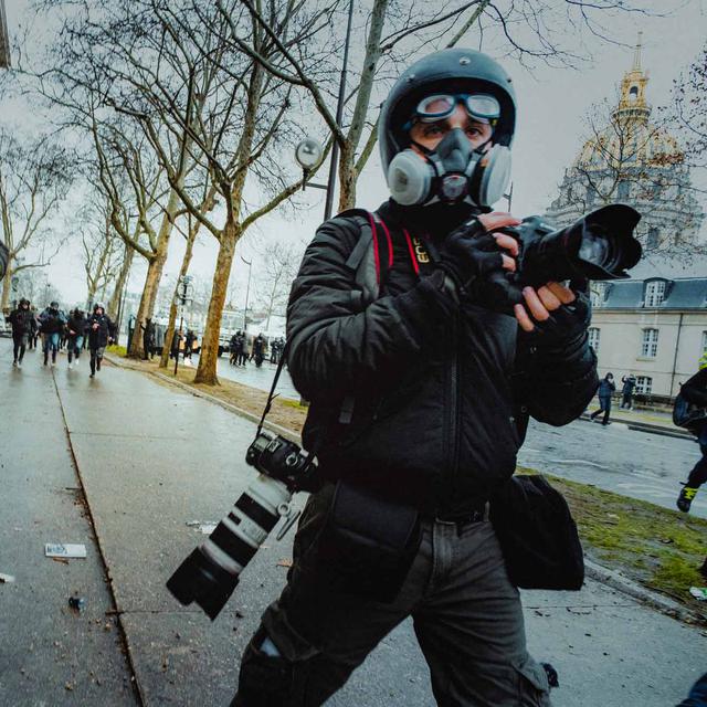 Des photoreporters ou journalistes sur le terrain des manifestations. [AFP - Simon Guillemin / Hans Lucas]