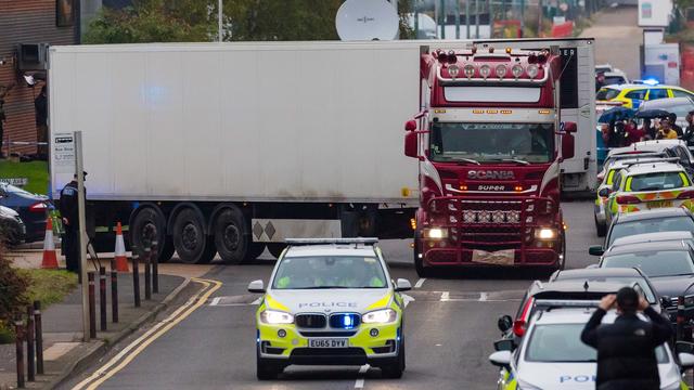 Le camion a quitté le site sous escorte policière. [EPA/Keystone - Vickie Flores]