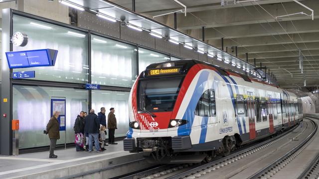 Un train du Léman Express en gare de Champel le 15 décembre. [Keystone - Martial Trezzini]