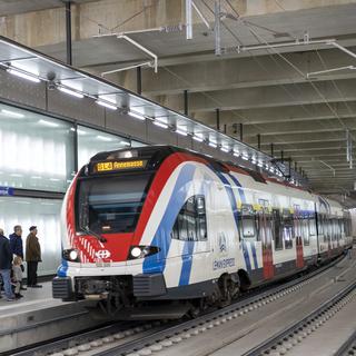 Un train du Léman Express en gare de Champel le 15 décembre. [Keystone - Martial Trezzini]
