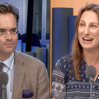 Les conseillers nationaux Olivier Feller (PLR/VD), et Adèle Thorens (Verts/VD), le 16 août 2019 dans l'émission Forum. [RTS]