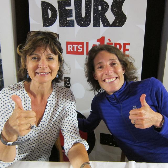 Laurence Bisang et Maude Mathys dans Les Dicodeurs à Moléson-sur-Gruyères. [RTS]