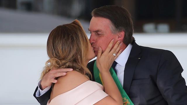 Le président brésilien Jair Bolsonaro et sa femme. [Reuters - Sergio Moraes]