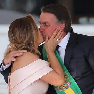 Le président brésilien Jair Bolsonaro et sa femme. [Reuters - Sergio Moraes]
