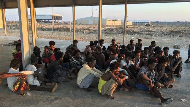 145 migrants ont été secourus par les gardes-côtes libyens et ramenés en Libye. [AP/Keystone - Hazem Ahmed]