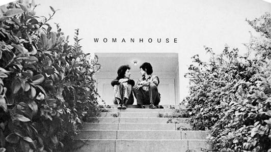 La couverture du catalogue de l'exposition "Womanhouse". [CC BY-SA 4.0 - Sheila Levrant de Bretteville]