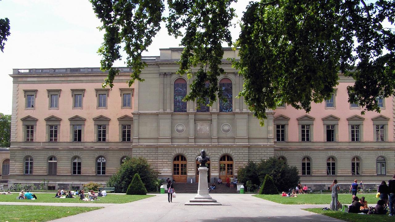 L'Université de Genève vue depuis le parc des Bastions. [Wikipédia - Romano1246]