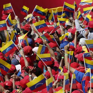Des supporters de Nicolas Maduro manifestent à Caracas, le 2 février 2019. [AP Photo/Keystone - Ariana Cubillos]