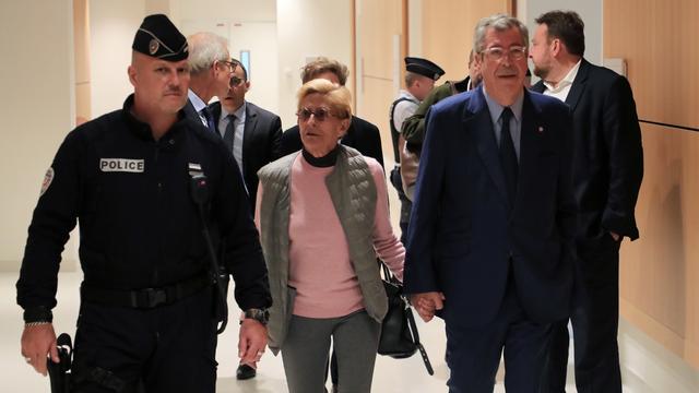 Le maire de Levallois-Perret Patrick Balkany ainsi que son épouse Isabelle à leur arrivée au tribunal le 13 septembre 2019. [Keystone - EPA/CHRISTOPHE PETIT TESSON]