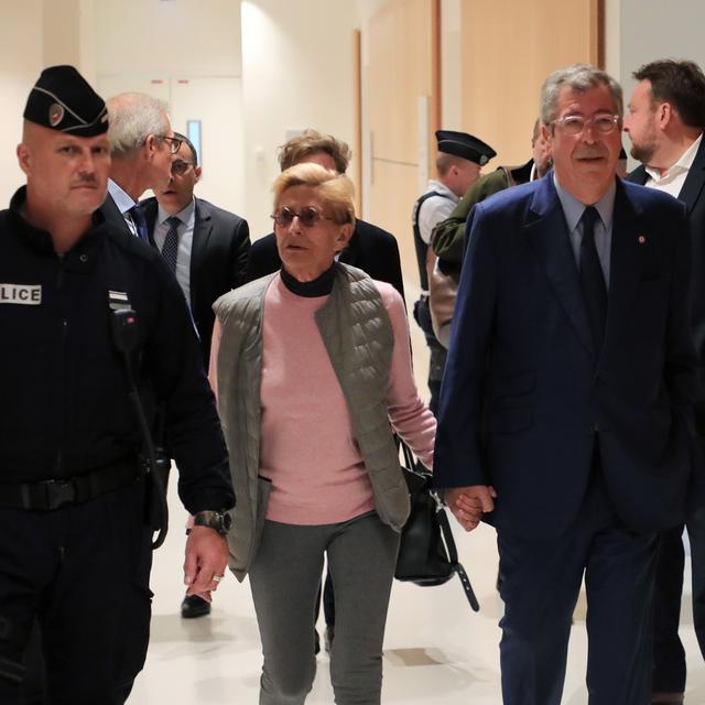Le maire de Levallois-Perret Patrick Balkany ainsi que son épouse Isabelle à leur arrivée au tribunal le 13 septembre 2019. [Keystone - EPA/CHRISTOPHE PETIT TESSON]