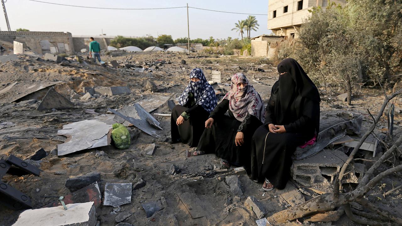 Les frappes israéliennes ont détruit plusieurs bâtiments dans la bande de Gaza [Reuters - Ibraheem Abu Mustafa]