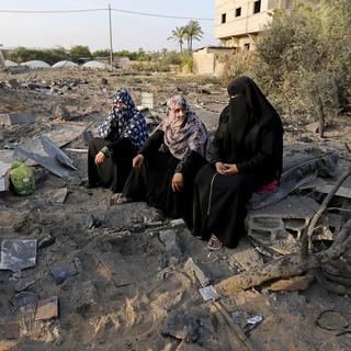 Les frappes israéliennes ont détruit plusieurs bâtiments dans la bande de Gaza [Reuters - Ibraheem Abu Mustafa]