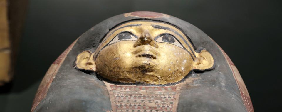 Un sarcophage égyptien au Sohag National Museum. [Reuters - Mohamed Abd El Ghany]