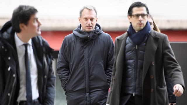 L'ancien joueur de tennis valaisan Yves Allegro arrive pour son procès au Tribunal de district de Sierre, le 9 décembre 2019. [Keystone - Laurent Gillieron]