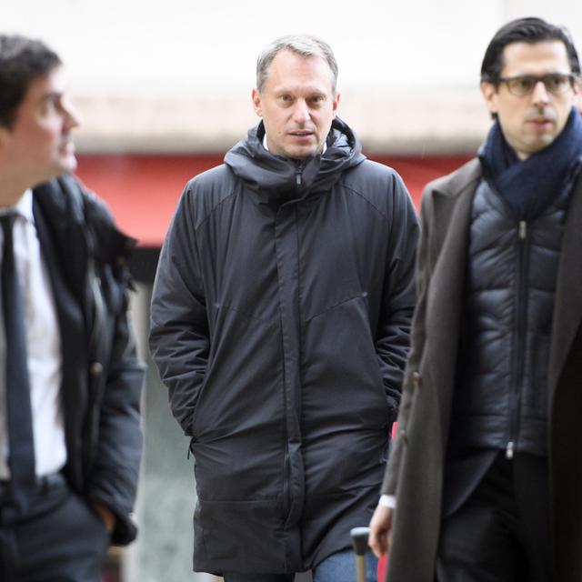 L'ancien joueur de tennis valaisan Yves Allegro arrive pour son procès au Tribunal de district de Sierre, le 9 décembre 2019. [Keystone - Laurent Gillieron]