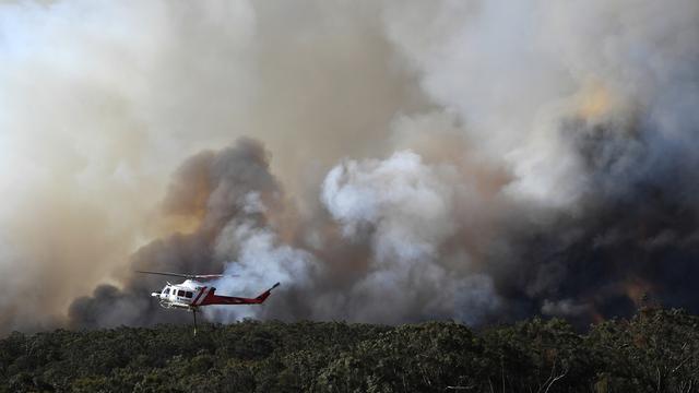 Tous les moyens aériens lancés à l'assaut des incendies en Australie. [EPA/Keystone - Dean Lewins]