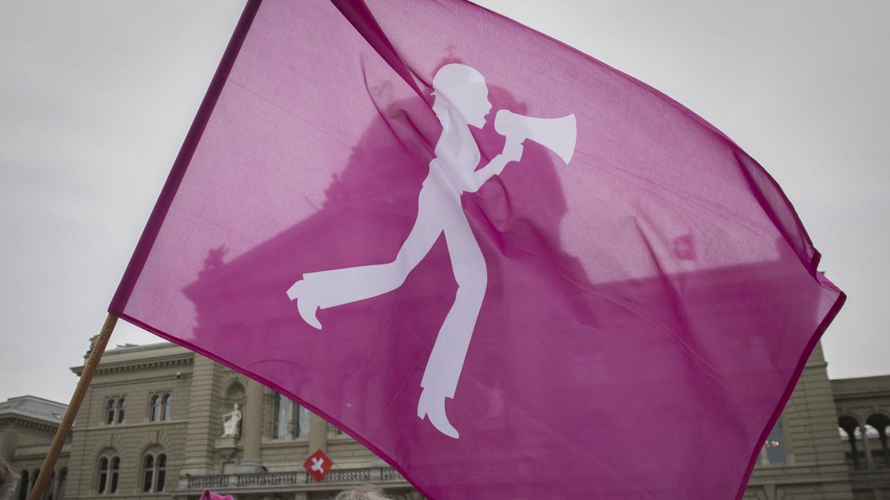 Manifestation à Berne pour l'égalité hommes-femmes [KEYSTONE - Marcel Bieri]