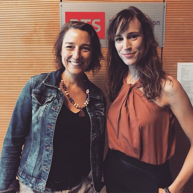 Mélanie Croubalian avec Marie-Eve Musy, auteure, interprète et danseuse.
RTS