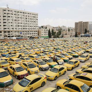 Une manifestation de taxi à Amman en Jordanie. [EPA/Keystone - Andre Pain]