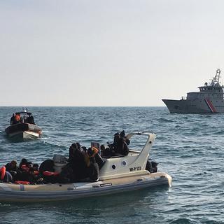 Des migrants interceptés par les autorités britanniques alors qu'ils tentaient de traverser la Manche (image d'archives). [AFP - Société nationale de sauvetage en mer]