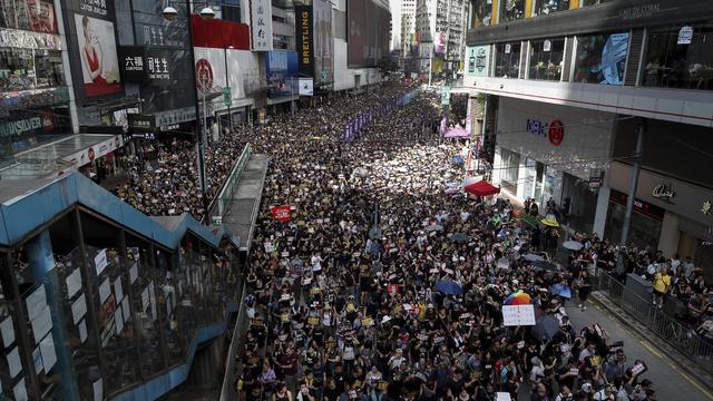 La foule est souvent descendue dans les rues de Hong Kong. [Keystone - AP Photo/Vincent Yu]