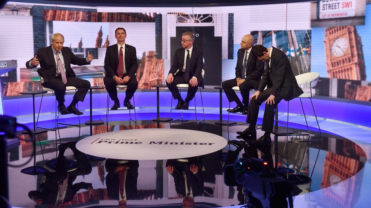 Boris Johnson (à gauche), réputé pour ses gaffes, a franchi l'écueil du débat sur la BBC, ce 18 juin 2019. [BBC]