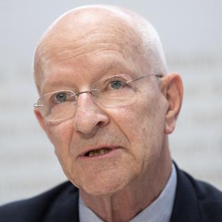 Claude Nicollier, lors de la conférence de presse à Berne, jeudi 2 mai 2019. [Keystone - Peter Schneider]