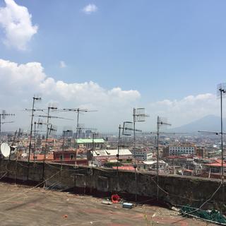 Naples, retour sur les lieux du crimes: sur les toits [RTS - Dominique Willemin]