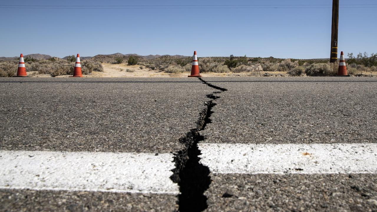 Un séisme de magnitude 7,1 a secoué le sud de la Californie vendredi soir (05h19 en Suisse), le deuxième de grande ampleur en deux jours dans cette région. [Keystone - Etienne Laurent]