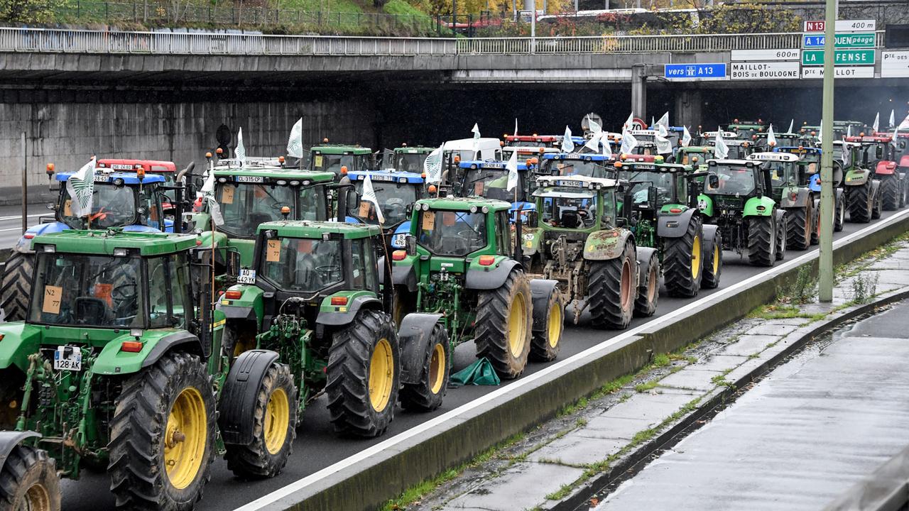 Un millier de tracteurs ont convergé mercredi matin 27.11.2019 vers Paris. [AFP - Bertrand Guay]
