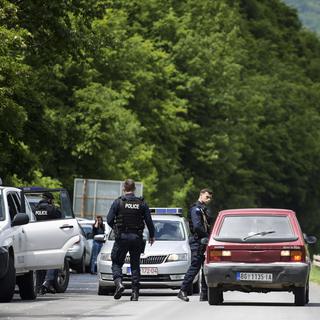 Une opération de police visant le crime organisé a suscité une montée de tension dans les secteurs serbes du Kosovo. [Keystone - EPA/STRINGER]