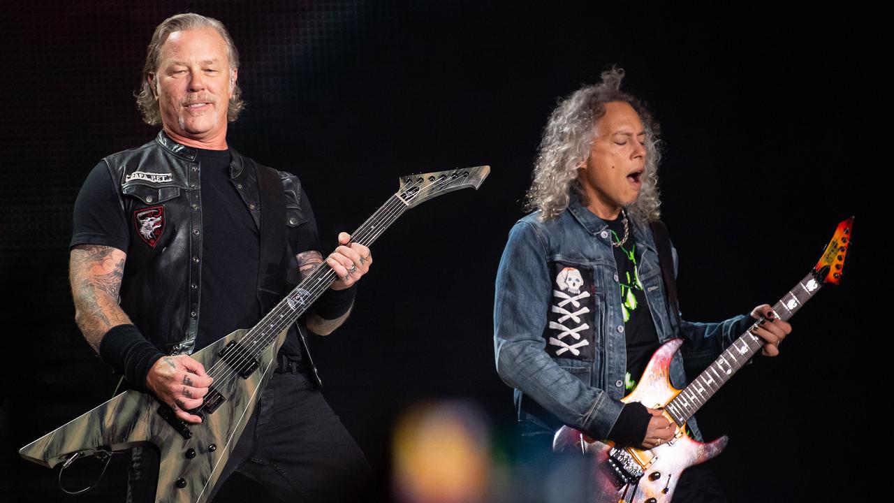 James Hetfield (à gauche) et Kirk Hammett du groupe Metallica. Ici lors d'un concert à Munich en août 2019. [AFP - Sven Hoppe]