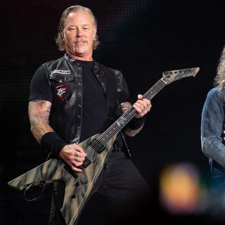 James Hetfield (à gauche) et Kirk Hammett du groupe Metallica. Ici lors d'un concert à Munich en août 2019. [AFP - Sven Hoppe]