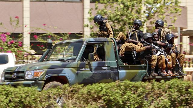 Une patrouille militaire dans les rues de Ouagadougou, la capitale du Burkina Faso, en mars 2018. [Keystone - Ludivine Laniepce]