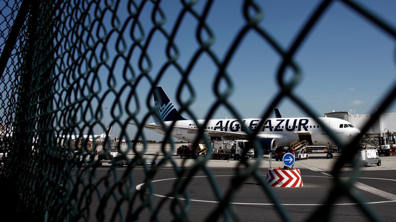 L'un des huit Airbus A320 d'Aigle Azur, photographié sur le tarmac de l'aéroport d'Orly vendredi 6 septembre [Reuters - Benoit Tessier]