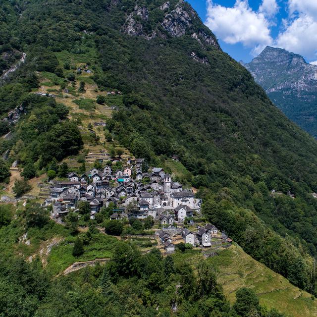 Le village de Corippo, dans le Val Verzasca. [Keystone/Ti-Press - Gabriele Putzu]