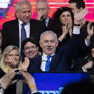 Benjamin Netanyahu photographié pendant son discours de victoire. [EPA/Keystone - Jim Hollander]