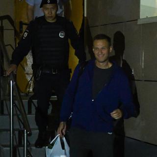 Alexey Navalny quittant le tribunal qui l'a condamné à 30 jours de prison le 24 juillet dernier [AFP - Kiril Kudryavtsev]