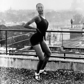 Joséphine Baker au moment de la Revue Nègre, sur le toit du théâtre des Champs-Elysées. Paris, 1925. 
Harlingue/Roger-Viollet
AFP [Harlingue/Roger-Viollet]