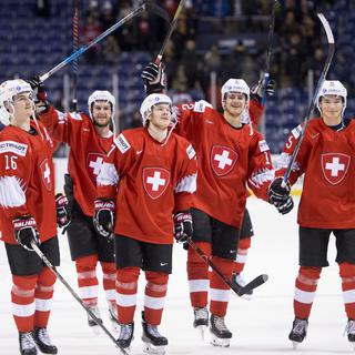Les Suisses célébrent leur victoire face aux Suédois. [The Canadian Press via AP/Keystone - Jonathan Hayward]