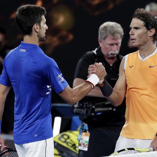 Rafael Nadal et Novak Djokovic s'affronteront en finale de l'Open d'Australie. [Keystone/AP - Aaron Favila]