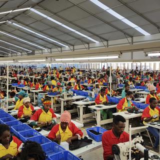 Les travailleurs du textile éthiopiens sont les moins bien payés au monde. [Keystone/AP - Elias Meseret]