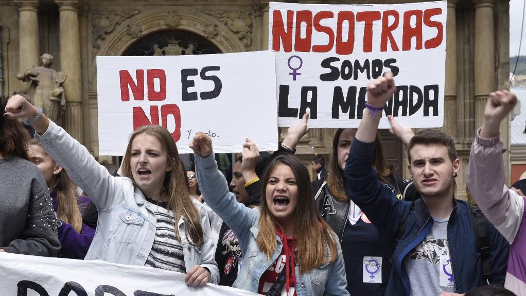 La condamnation des 5 hommes en première instance en avril 2018 à neuf ans pour abus sexuel - et non pour viol - et leur remise en liberté provisoire avaient entraîné d'énormes manifestations en Espagne. [AFP - ANDER GILLENEA]