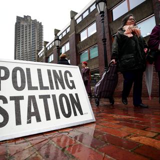 Les bureaux de vote fermeront à 22h au Royaume-Uni (23h en Suisse) [Reuters - Lisi Niesner]