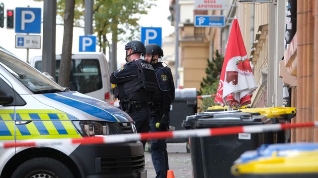 Des policiers après la fusillade à Halle. [Keystone - Sebastian Willnow/DPA]