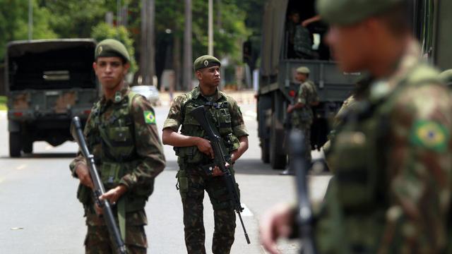 L'armée est très présente dans les rues brésiliennes. [AP Photo/Keystone - Raimundo Pacco]