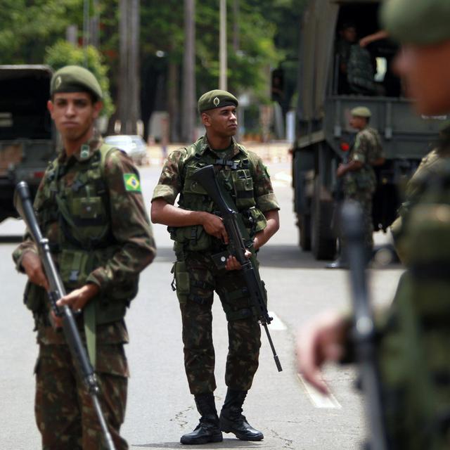 L'armée est très présente dans les rues brésiliennes. [AP Photo/Keystone - Raimundo Pacco]